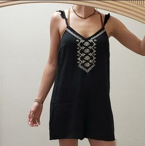 AEROPOSTALE Medium 100% Rayon Black Floral Embroidery Flowy Romper